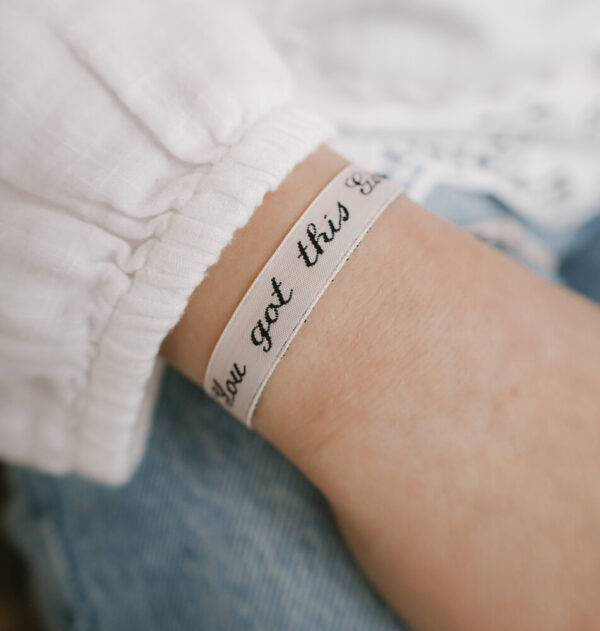 La Luz armbandje You got this girl aan arm