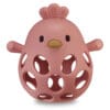 J Bimbi Bite and Play kip bijtspeeltje in roze siliconen met ronde openingen en een vrolijk kipvormig gezicht, ontworpen voor kleine handjes om vast te houden en te bijten, verkrijgbaar bij Happy Kids Boutique met aandacht voor veiligheid en duurzaamheid.