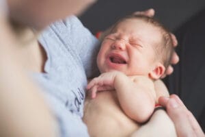 Help, mijn baby heeft krampjes! Tips voor flesvoeding bij koliek 