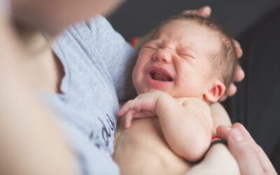 Help, mijn baby heeft krampjes! Tips voor flesvoeding bij koliek