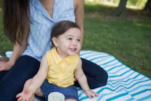 Zomerse speeltijd zonder scherm: 7 vrolijke activiteiten voor jou en je baby