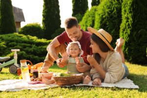 Een zomers uitje met je baby: dit neem je mee voor een geslaagde picknick